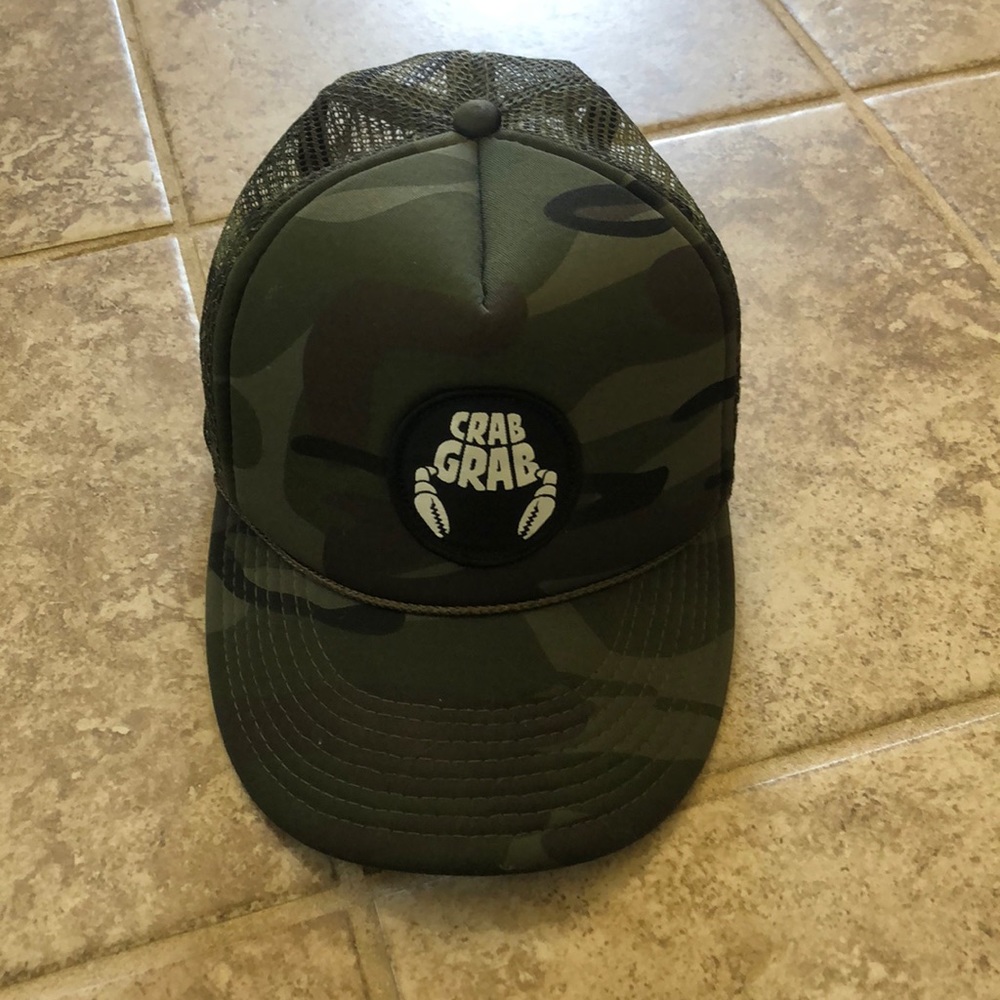Crab grab trucker hat